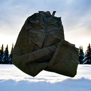 Women’s  ski suit with bib by YT sports black size XL pockets zipper front